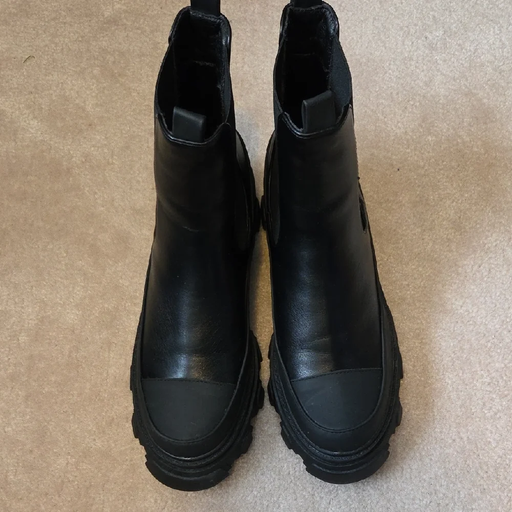 PORTLAND BOOT CO Black Ankle Boots with Chunky Sole - Picture 2 of 6